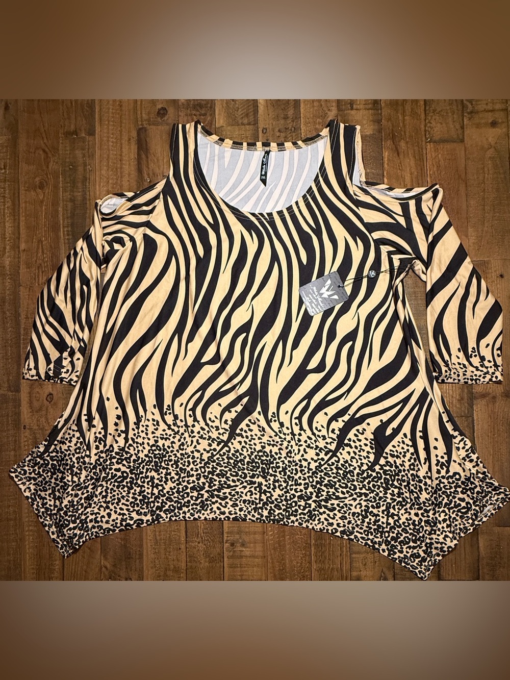 White Mark 3XL Animal Print Cold Shoulder Tunic Top with Pockets